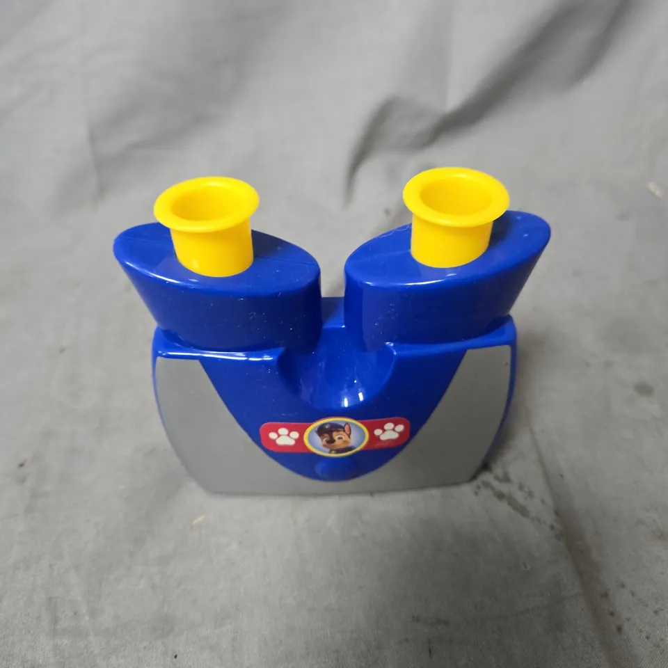 BOX OF ASSORTED TOYS INCLUDING UNO 99 CARD GAME BOX AND BLUE PAW PATROL BINOCULARS 