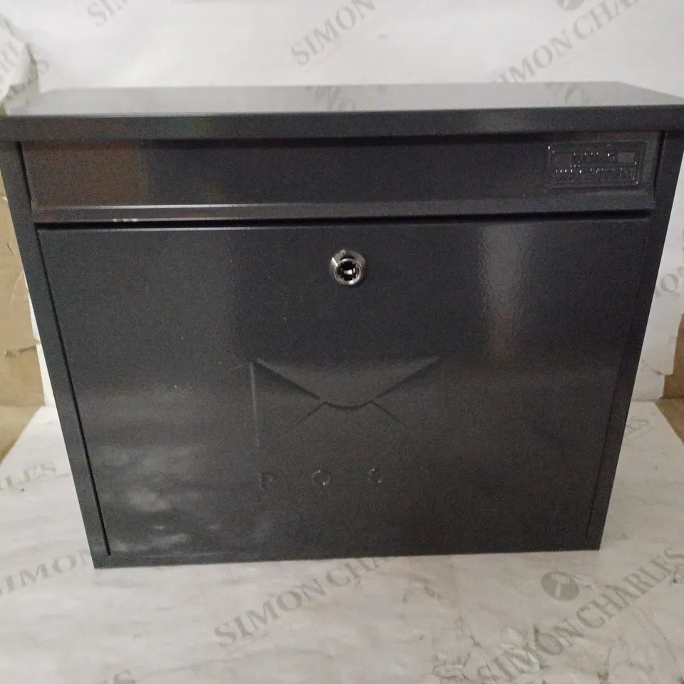 BURG-WACHTER MB02A WALL MOUNTED GALVANISED STEEL LOCKABLE WEATHERPROOF POST BOX