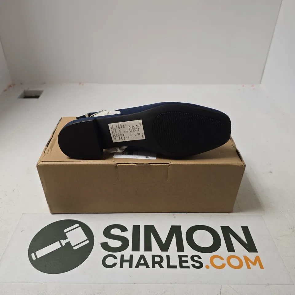 BOXED PAIR OF JD WILLIAMS OPEN HEEL SHOES IN NAVY - UK 5