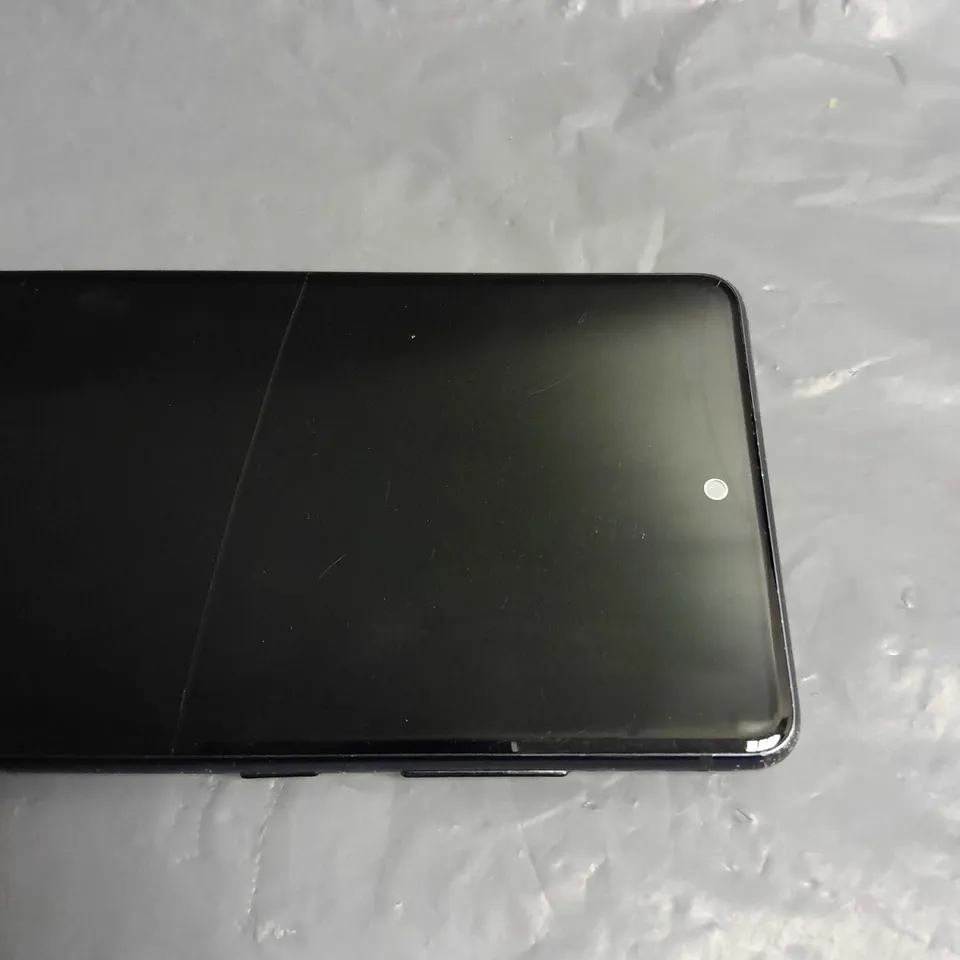 SAMSUNG GALAXY S20 FE IN DARK BLUE