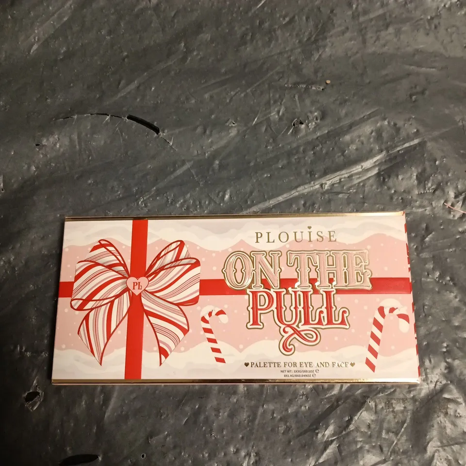 P LOUISE ON THE PULL PALETTE FOR EYE AND FACE – PINK GIFT BOX