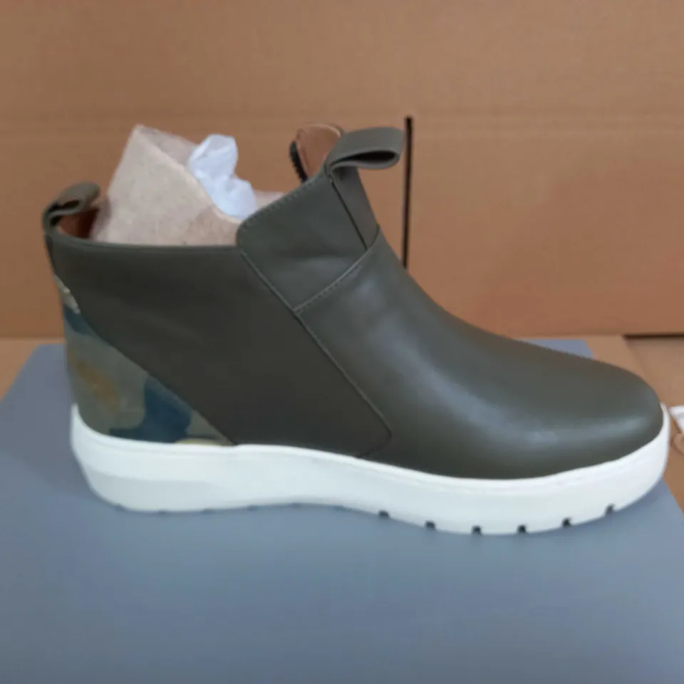 VIONIC BRINKELY HI TOP TRAINER - OLIVE - SIZE 5.5