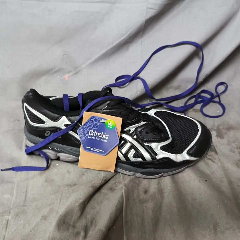 UNBOXED ASICS RUNNING SHOES – BLACK/WHITE WITH PURPLE LACES UK SIZE 10