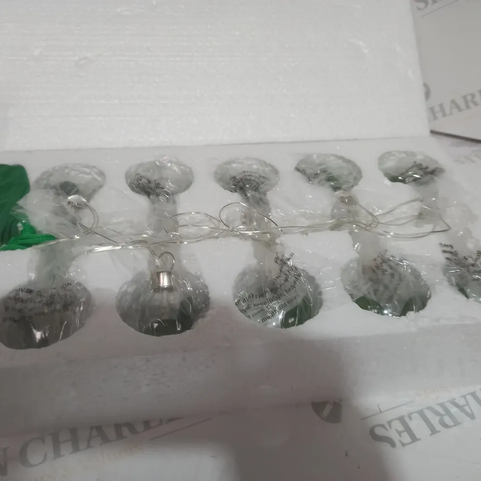 SARA DAVIES 10 X PRE-LIT GLASS FOLIAGE BAUBLES LIGHT STRAND
