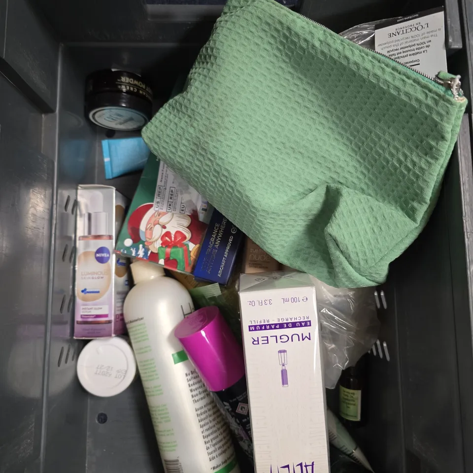 APPROXIMATEY 20 ASSORTED HEALTH AND BEAUTY PRODUCTS TO INCLUDE - AVEENO BABY WASH - CETAPHIL NIGHT CREAM AND EPADERM OINTMENT