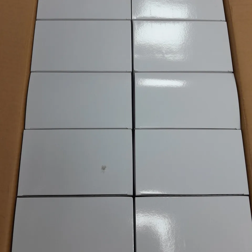 APPROXIMATELY 100 TECH21 IMPACT SHIELD WITH ANTI-GLARE FOR IPHONE X 