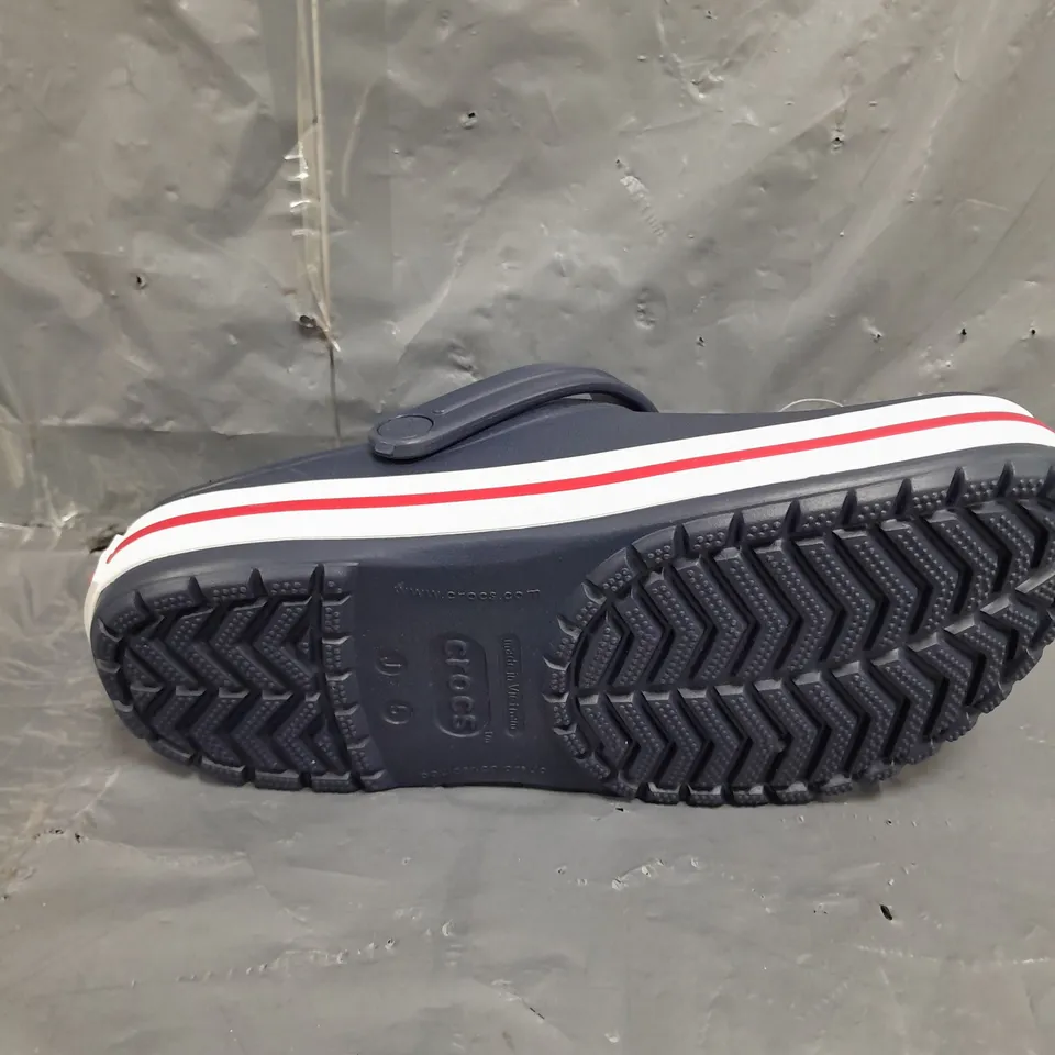 PAIR OF CROCBAND CLOG K NAVY/RED SIZE J5