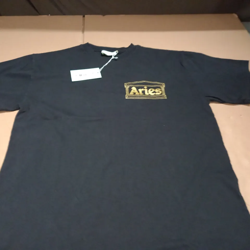 ARIES TEMPLE TEE IN BLACK - M