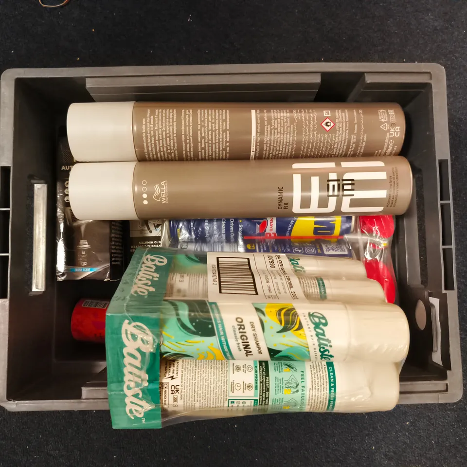 APPROXIMATELY 15 ASSORTED AEROSOLS TO INCLUDE WOW , DRY SHAMPOO AND PEST KILLER