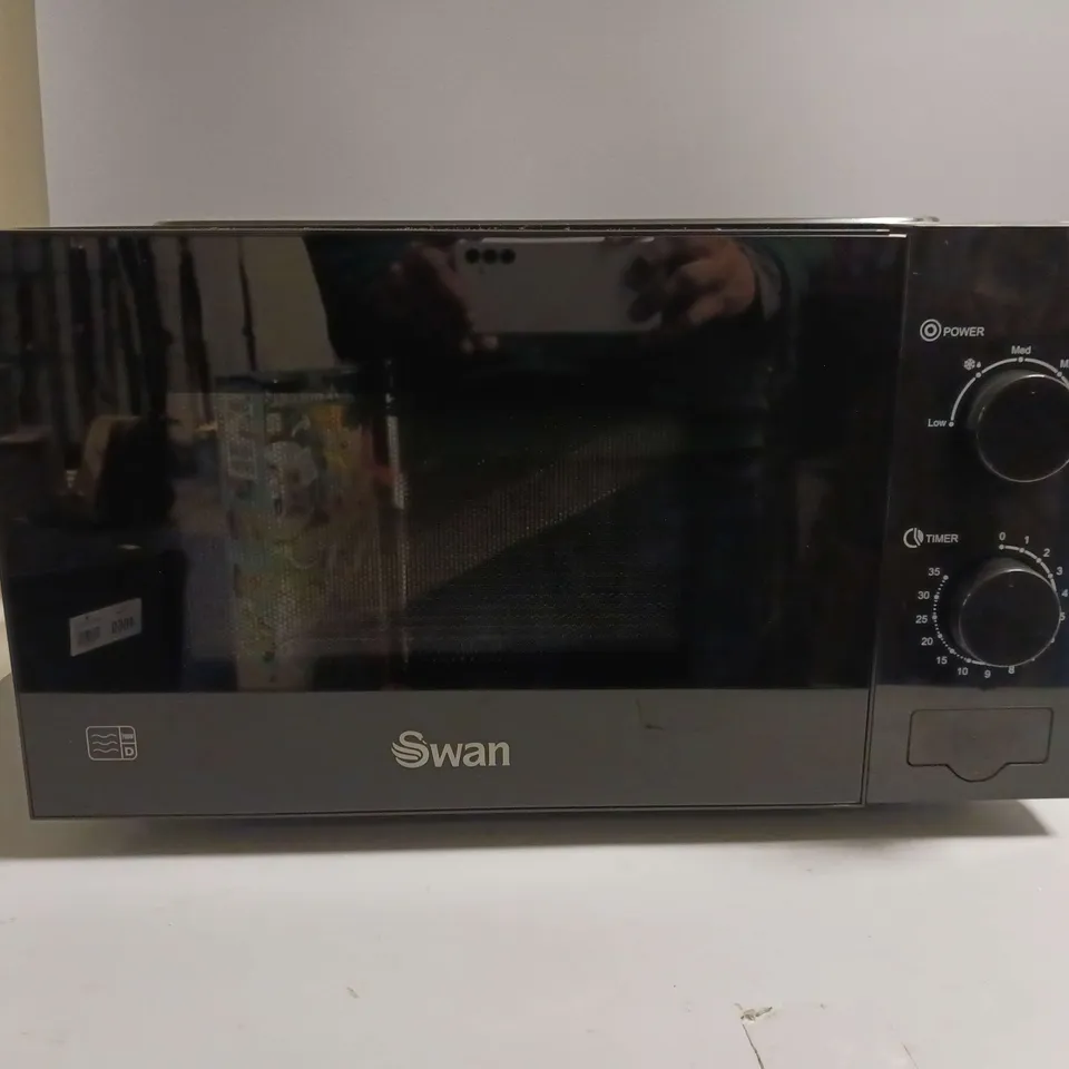 BOXED SWAN 20L 700W MANUAL MICROWAVE - BLACK  RRP £54