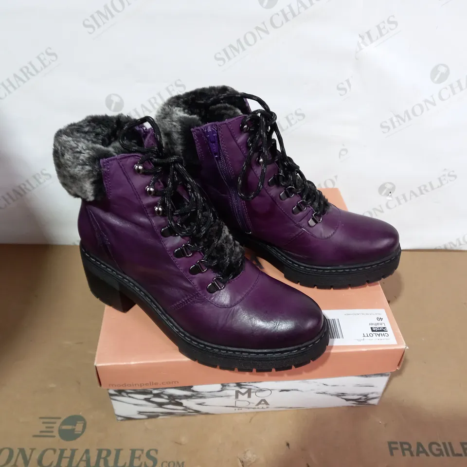 BOXED PAIR OF MODA IN PELLE BOOTS - SIZE 40