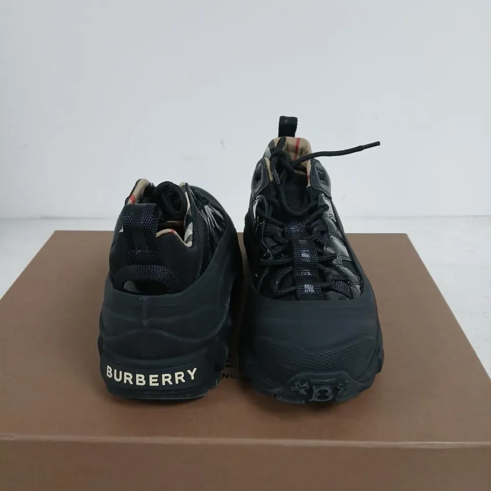 BURBERRY LOW TOP SNEAKER – BLACK SIZE 2