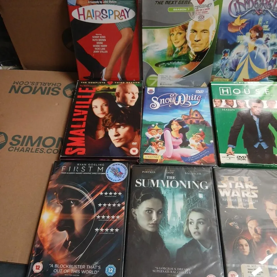 APPROXIMATELY 24 ASSORTED DVD & BLU-RAY AND BOX SETS