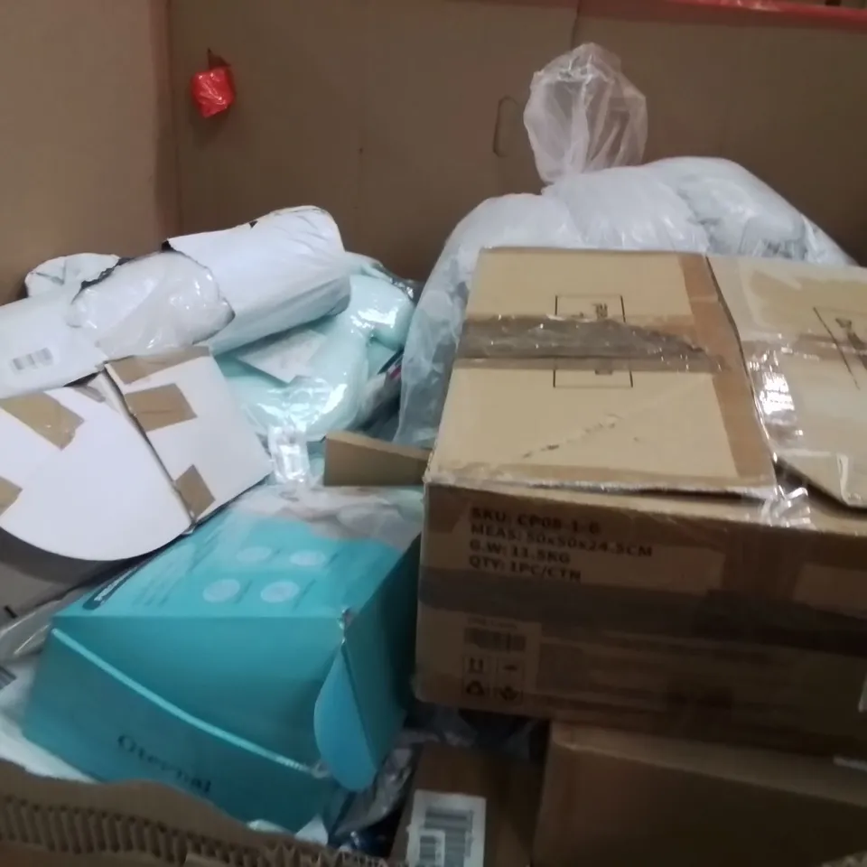PALLET OF ASSORTED HOUSEHOLD GOODS AND PRODUCTS TO INCLUDE;PREGNANCY PILLOW,CAT TREE,DOG STAIRS