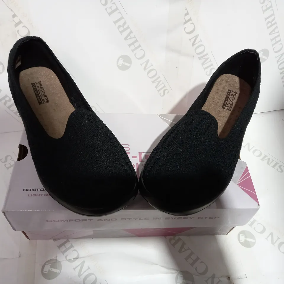 BOXED PAIR OF SKECHERS BLACK PUMPS - SIZE 3