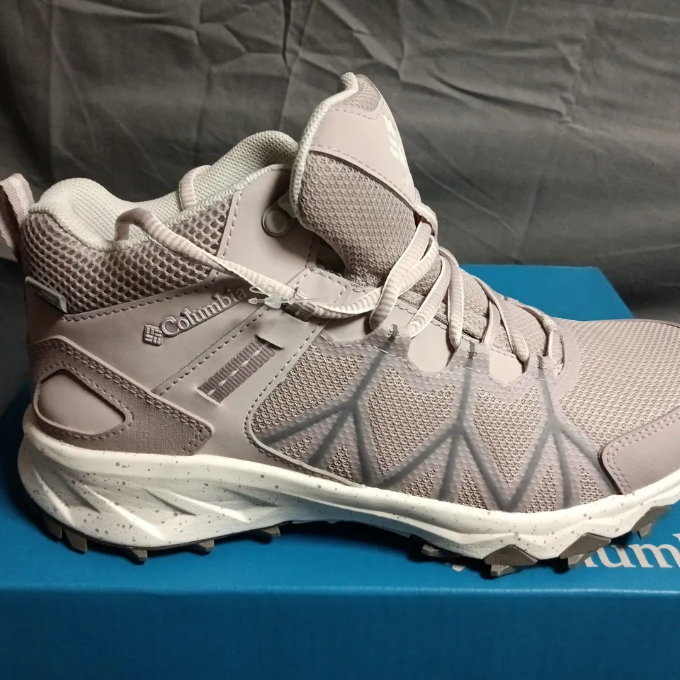 BOXED PAIR OF COLUMBIA WOMEN'S HIKING SHOES, GREY – UK SIZE 8 
