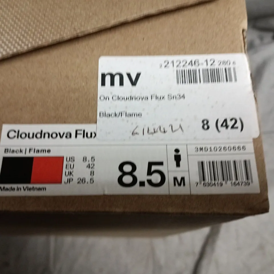 ON CLOUDNOVA FLUX RUNNING SHOES – BLACK/FLAME, UK 8 (EU 42 / US 8.5) 