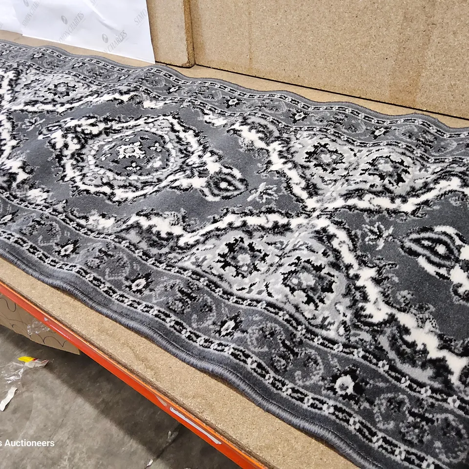 GREY RUG 60 × 140