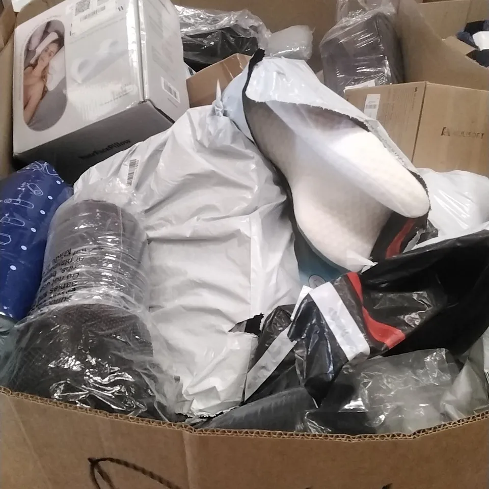 A PALLET CONTAINING ASSORTED PILLOWS, MEMORY FOAM, YOURFACEPILLOWS ETC