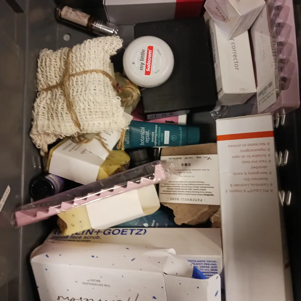 APPROXIMATELY 20 ASSORTED HEALTH & BEAUTY PRODUCTS TO INCLUDE MINERAL TOOTHPASTE, CORNERSTONE BLADES, RE-GEN OIL ETC 