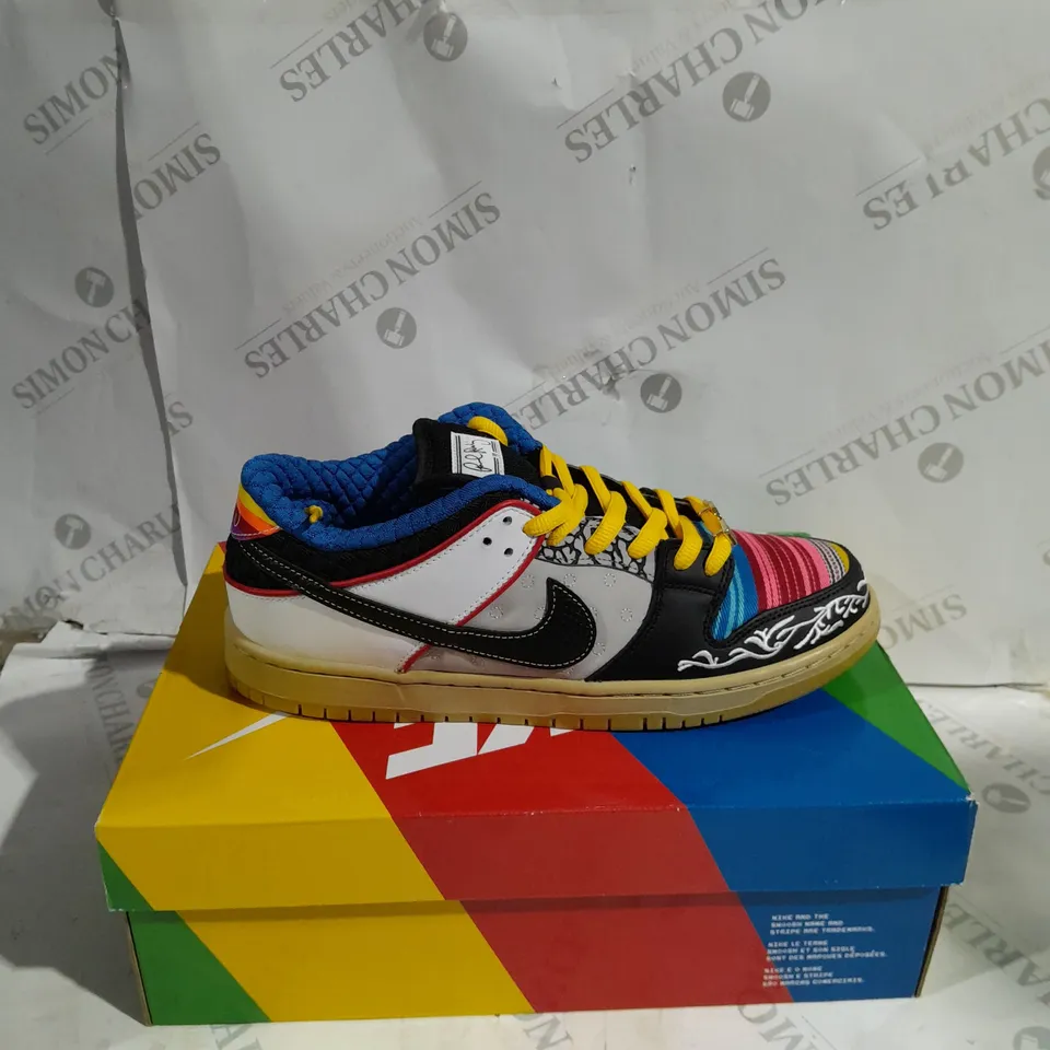 BOXED NIKE SB DUNK LOW OG TRAINERS SIZE 9