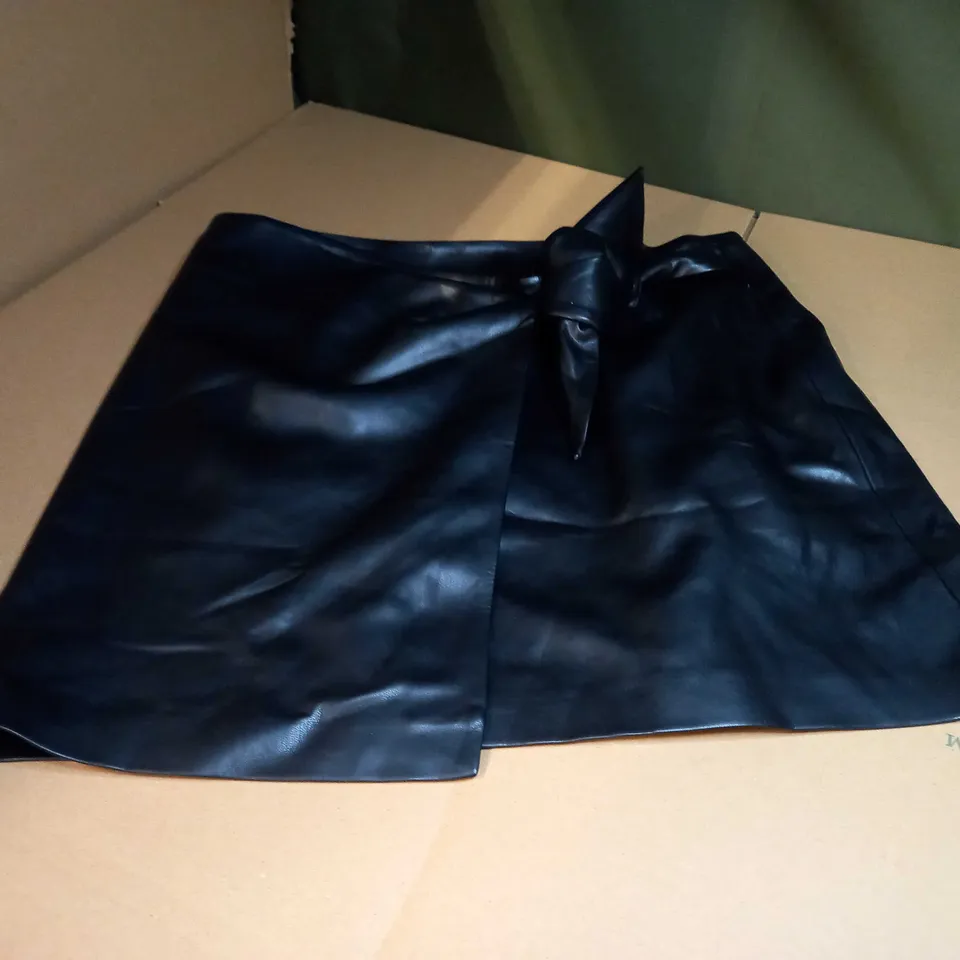 MNG BLACK FAUX LEATHER SKIRT - XL