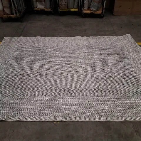 QUALITY DESIGNER HERRINGBONE TEXTURE RUG IN MONOCHROME - 228Γ320CM