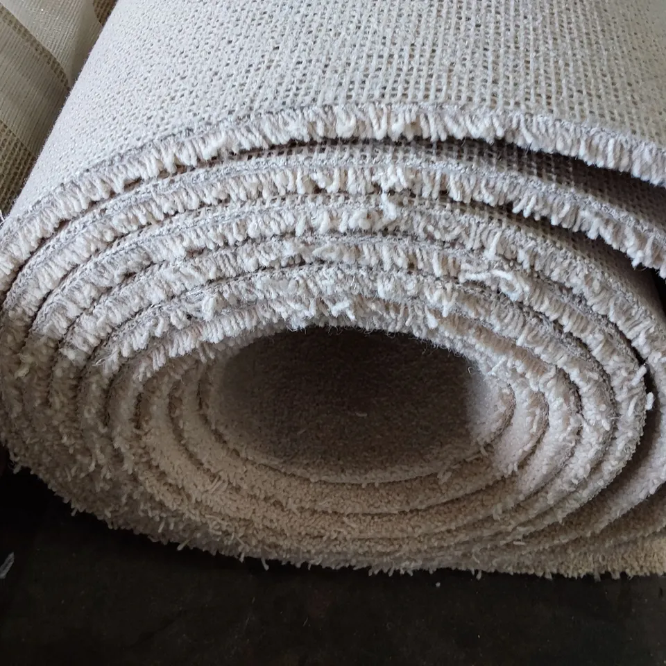 ROLL OF QUALITY WORCESTER COMBERTON CREAM CARPET APPROXIMATELY 4M × 5.5M 