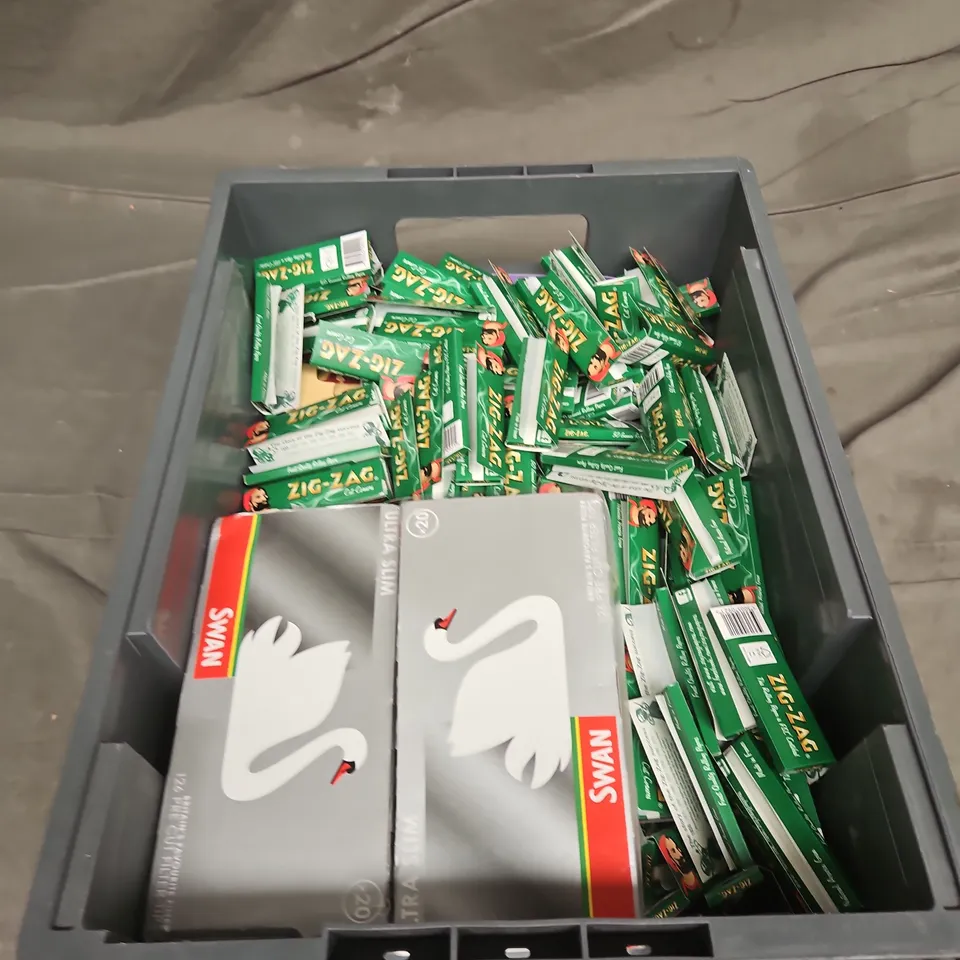 TOTE OF ASSORTED CIGARETTE ITEMS TO INCLUDE ZIG-ZAG AND SWAN