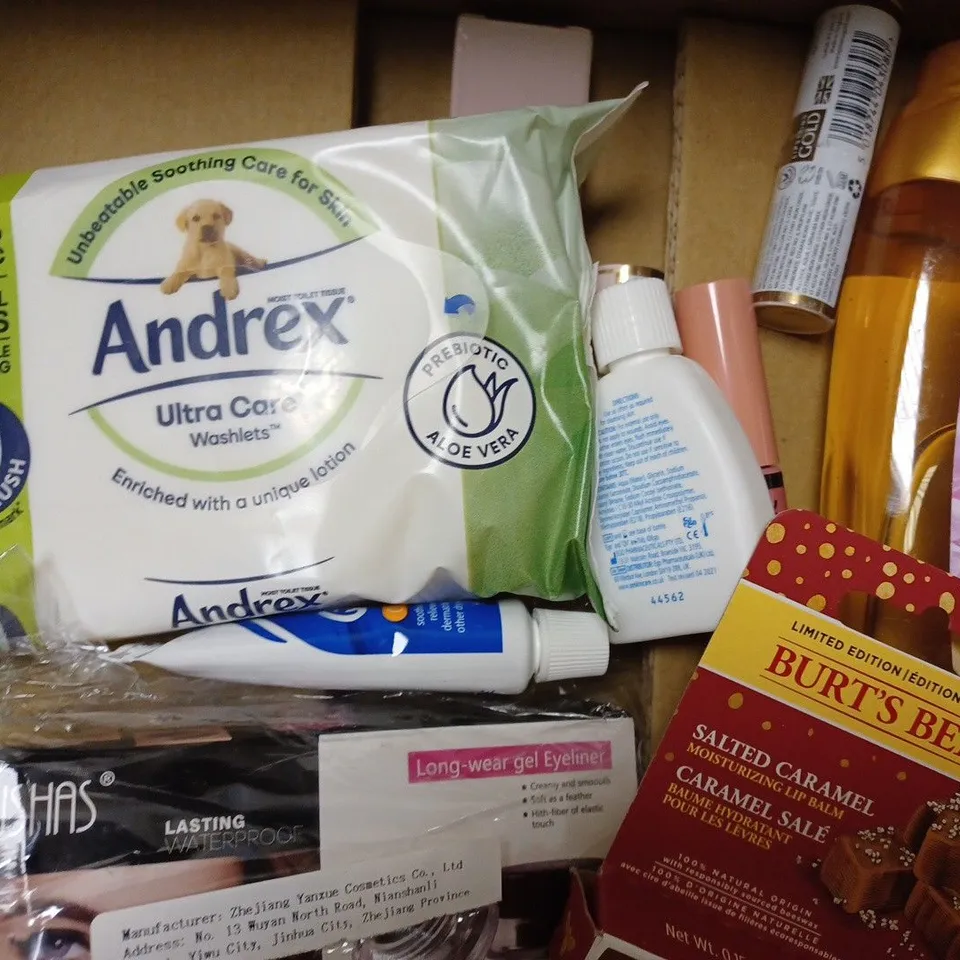 APPROXIMATELY 10 ASSORTED HEALTH AND BEAUTY PRODUCTS TO INCLUDE FAIR AND WHITE MOISTURE LOTION, AS I AM JAMAICAN BLACK CASTOR OIL, DELHICIOUS MIGH-TEA MOISTURE BALM