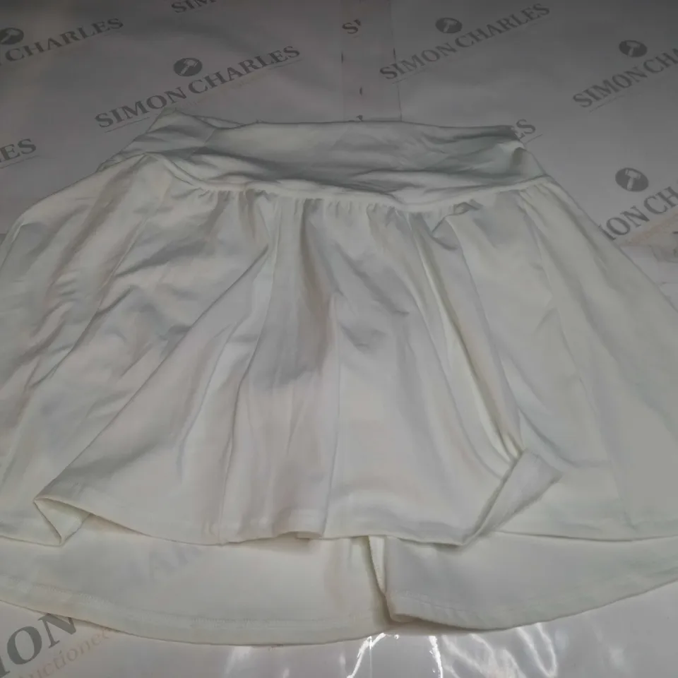 GILLY HICKS GO ACTIVEWEAR SKORTIE IN GREENY WHITE - SMALL