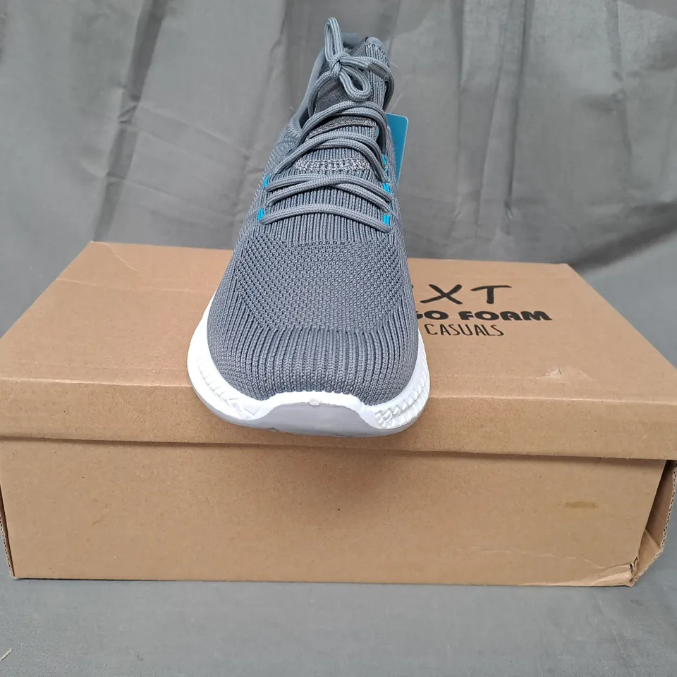 BOXED PAIR OF BXT YOGO FOAM CASUALS KNIT SHOES IN GREY SIZE 11