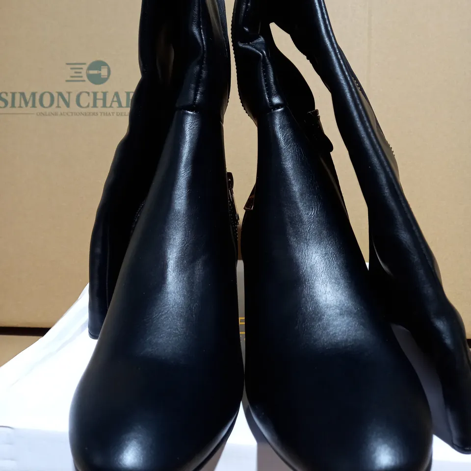 TRUFFLE COLLECTION WOMENS BLACK HIGH LEG ZIP UP BOOTS - SIZE 6