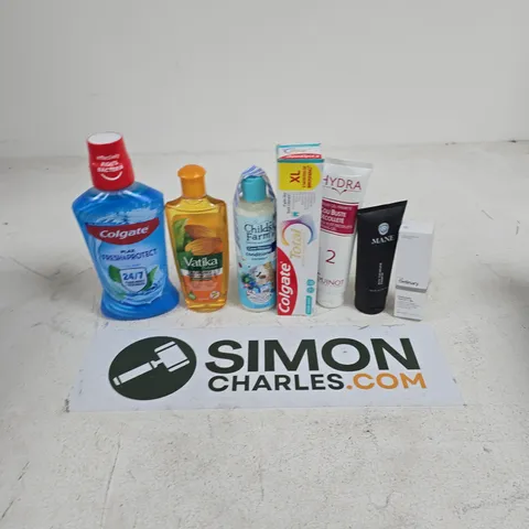 APPROXIMATELY 15 ASSORTED HEALTH & BEAUTY PRODUCTS TO INCLUDE COLGATE FRESH & PROTECT, MANE HAIR THICKENING SHAMPOO, THE ORDINARY HYALURONIC ACID, ETC - COLLECTION ONLY