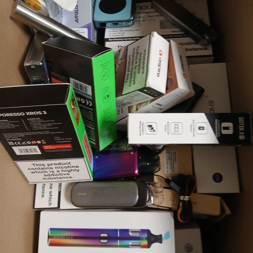 APPROXIMATELY 15 ASSORTED E-CIG PRODUCTS AND ACCESSORIES TO INCLUDE VOOPOO, ASPIRE, VAPORESSO ETC 