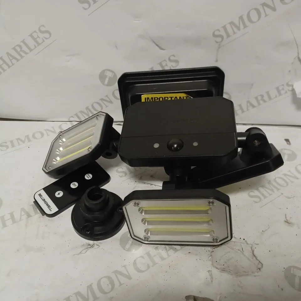 BOXED BELL & HOWELL 300 LUMENS BIONIC FLOODLIGHT