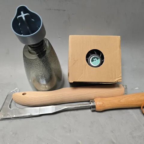 APPROXIMATELY 12 ASSORTED ITEMS TO INCLUDE - AMD HEATSINK , WIRE BRUSH ETC
