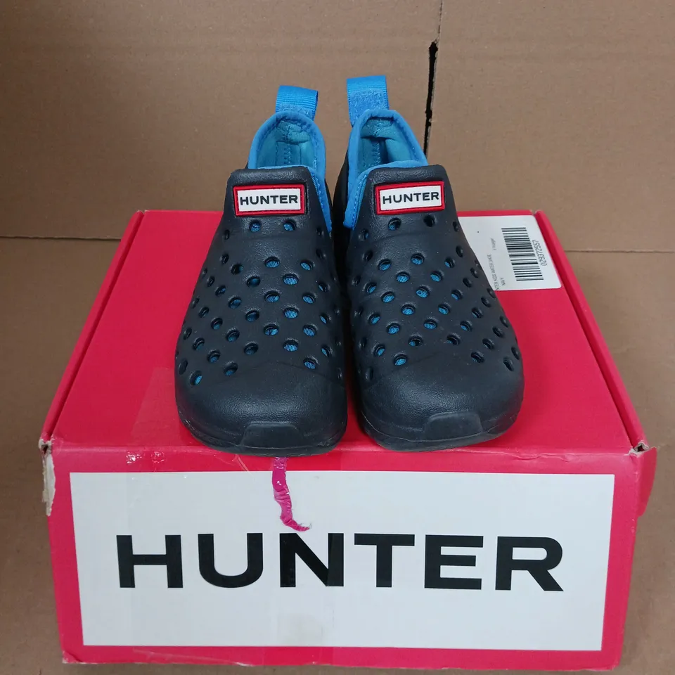 BOXED HUNTER KIDS WATER SHOES - SIZE 9 KIDS