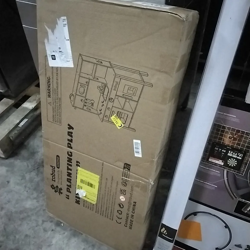 PALLET OF HOUSEHOLD ITEMS TO INCLUDE LIFTING DEFORMATION ROCKET SPACE RACING TOY, OMNI AUTO DARTS SCORING SYSTEM,  SKATEBOARD,  PLANTING PLAY KITCHEN, ROLLER BLINDS AND OTHER ASSORTED ITEMS...