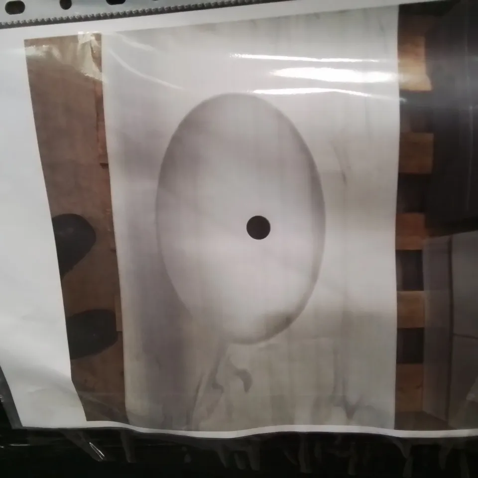 PALLET OF ASSORTED BATHROOM CABINETS AND FITTINGS 