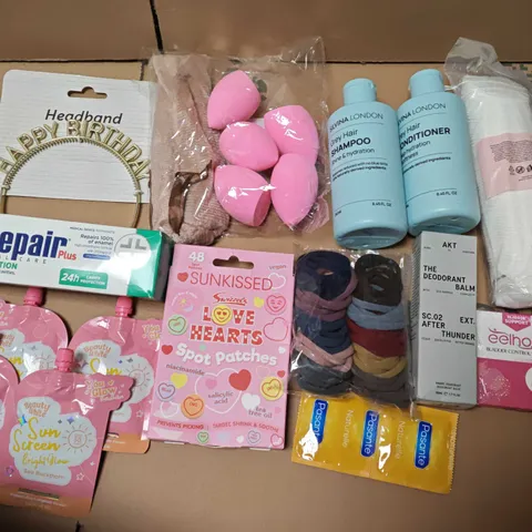 LOT OF ASSORTED HEALTH AND BEAUTY ITEMS TO INCLUDE SILVINA SHAMPOO, BIOREPAIR TOOTHPASTE AND AKT DEODERANT