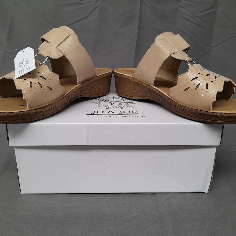 BOXED PAIR OF JO & JOE GIBRALTAR OPEN TOE WEDGE SANDALS IN GOLD COLOUR EU SIZE 39