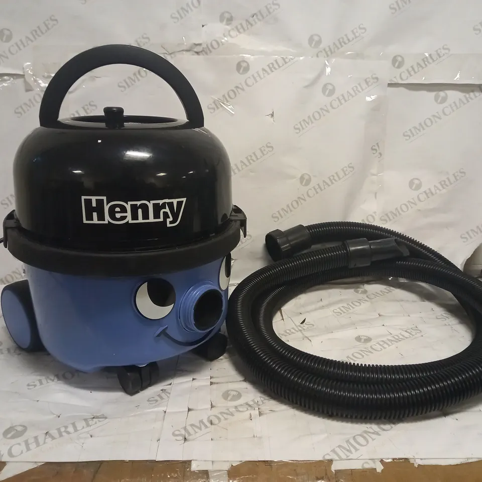 HENRY HVR160 BAGGED CYLINDER VACUUM