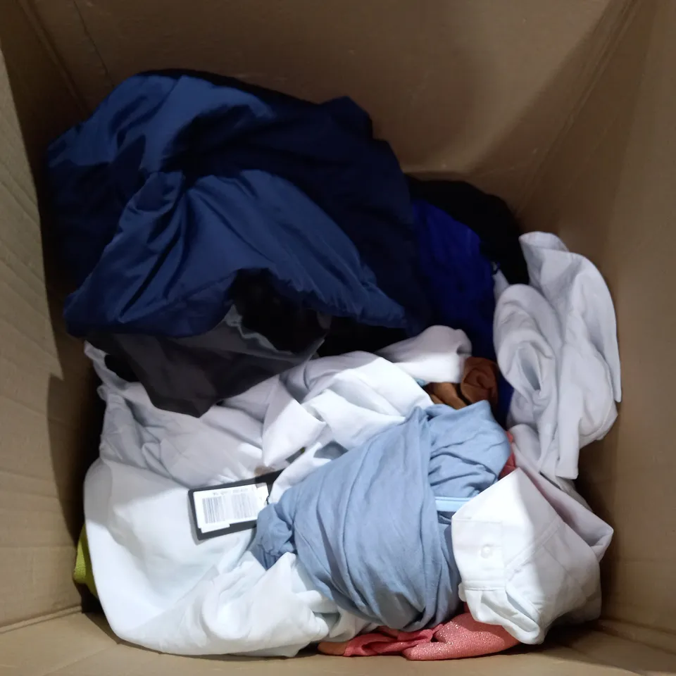 BOX OF ASSORTMENT OF CLOTHING ITEMS OF DIFFERENT STYLES AND COLOURS, INCLUDING SHIRTS AND TOPS 