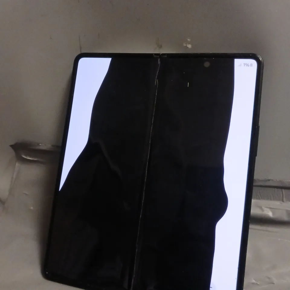 SAMSUNG GALAXY FOLD IN BLACK