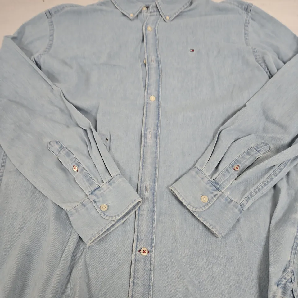 TOMMY HILFIGER DENIM SHIRT – LIGHT BLUE - XL