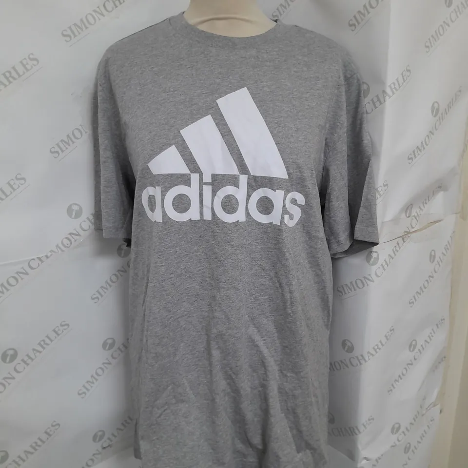 ADIDAS PRINTED TEE IN GREY MELANGE SIZE M