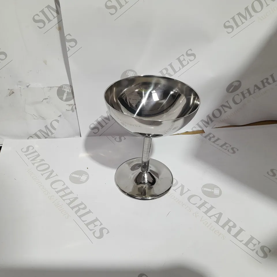 BOX OF APPROXIMATELY 10 ICE CREAM CUPS