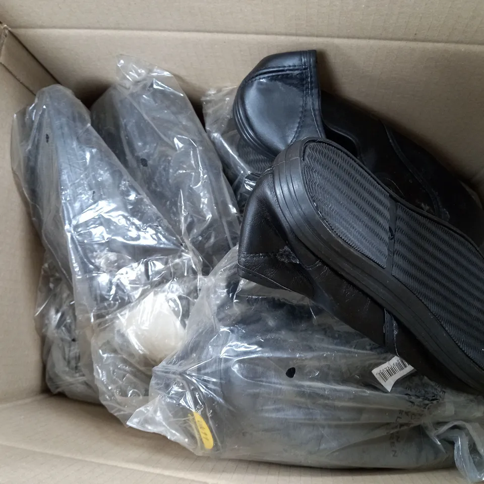 APPROXIMATELY 10 PAIRS OF GEORGE FLAT SHOES IN BLACK SIZE 11 