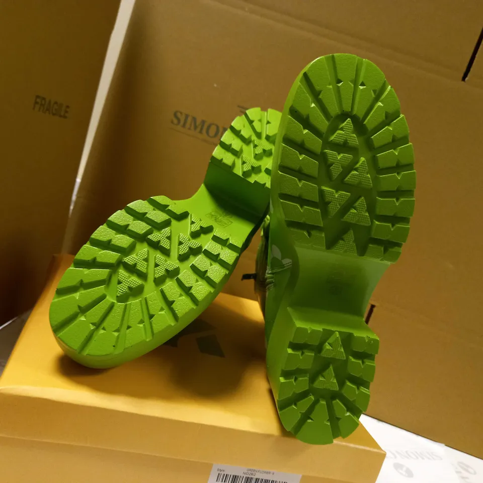 KOI ORCHIS CHARM GREEN FLOWER POWER BOOTS - SIZE 9